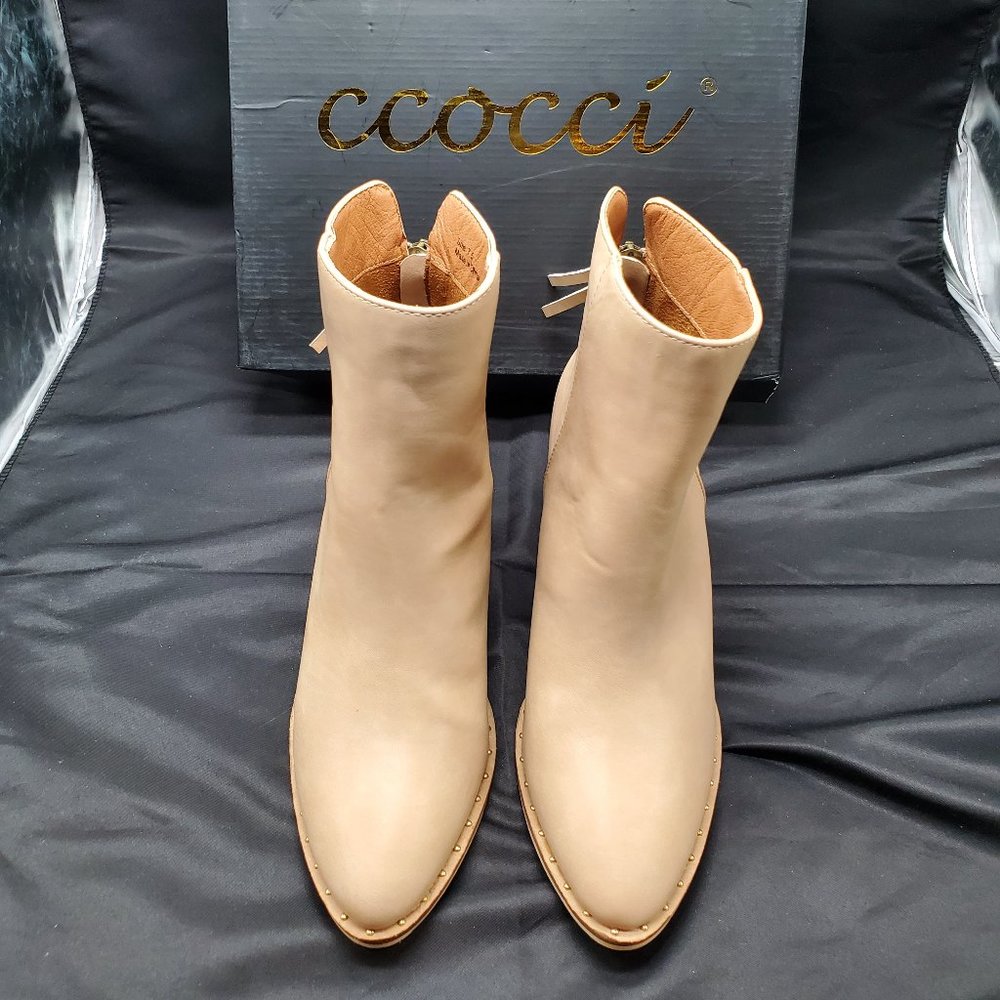 BNWT CCOCCI Taupe heeled back zip ankle bootie